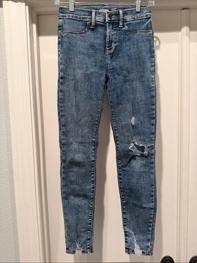 Distressed Skinny Jeans